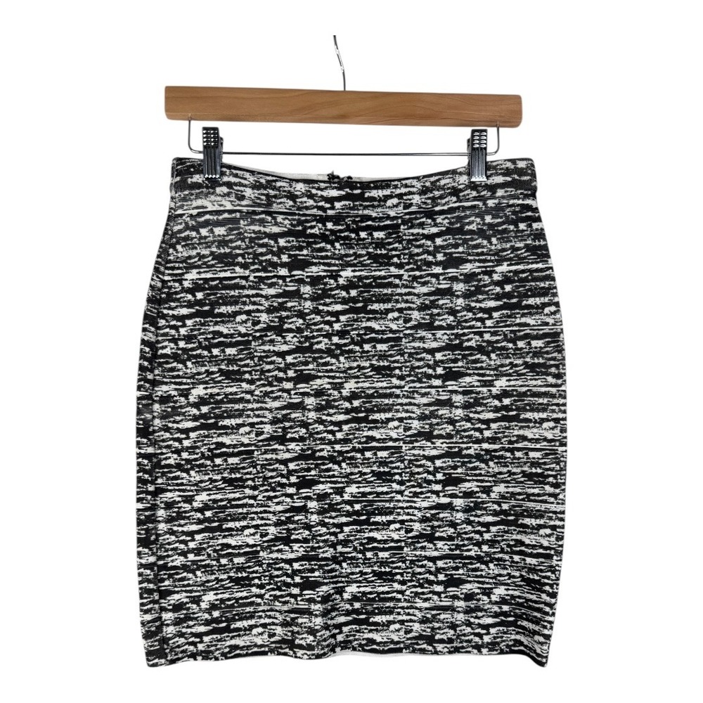Alice + Olivia Body Con Mini‎ Skirt size Medium Black/White